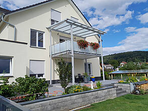 Bucher Metallbau - Balkon mit Überdachung